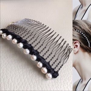 Colette Malouf Whit & Black Pearl Comb
